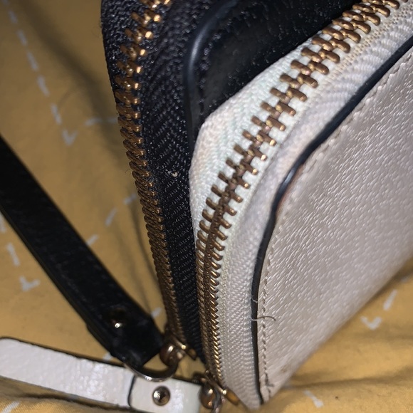 Amazing Kate Spade Wallet (Wristlet Two tone ) - Picture 5 of 10